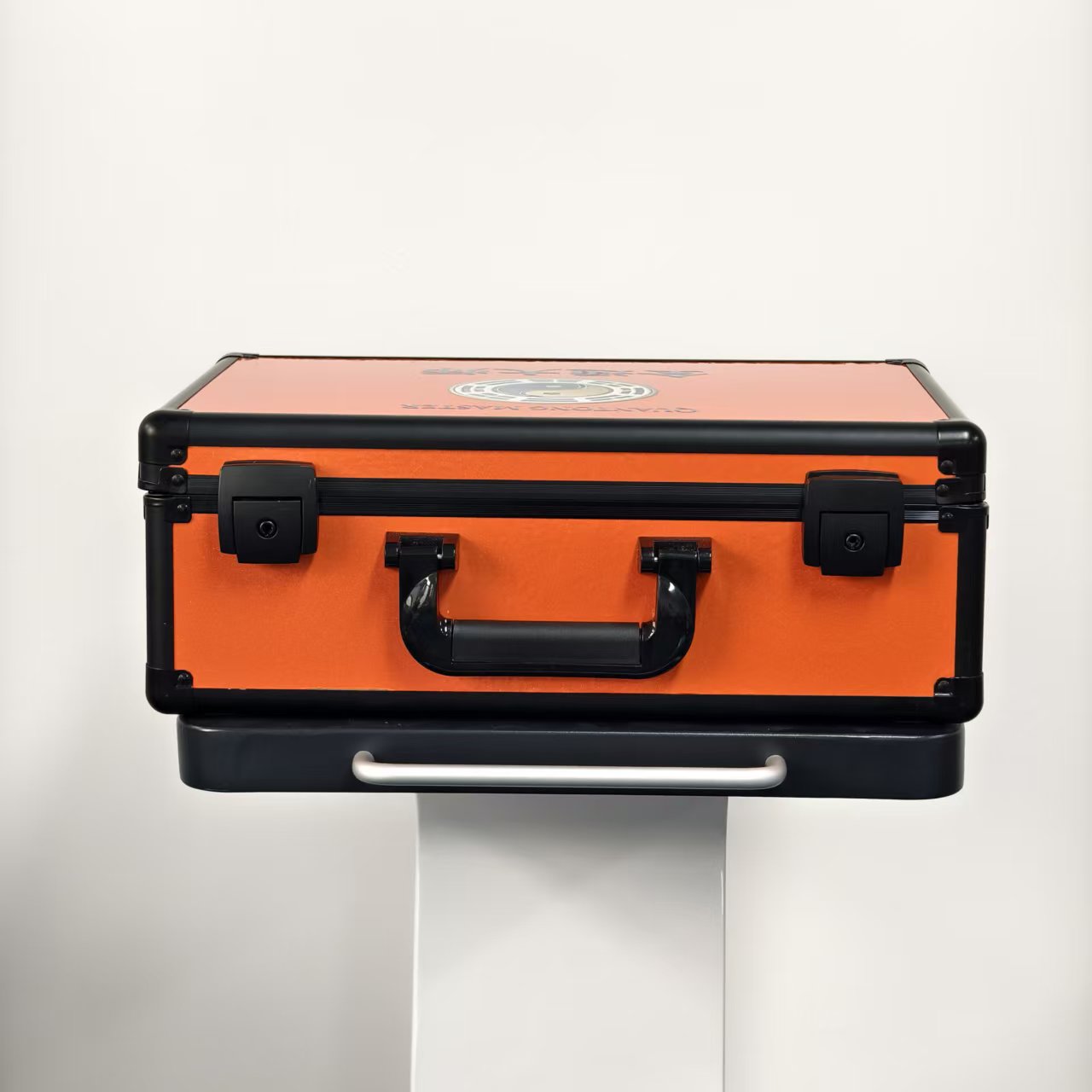 Closed case, front view